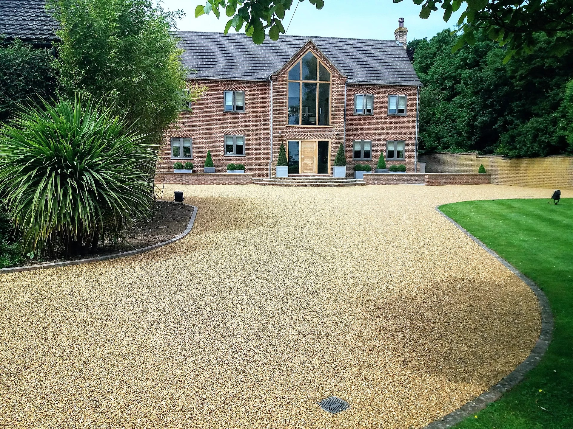 Surface dressing with peashingle