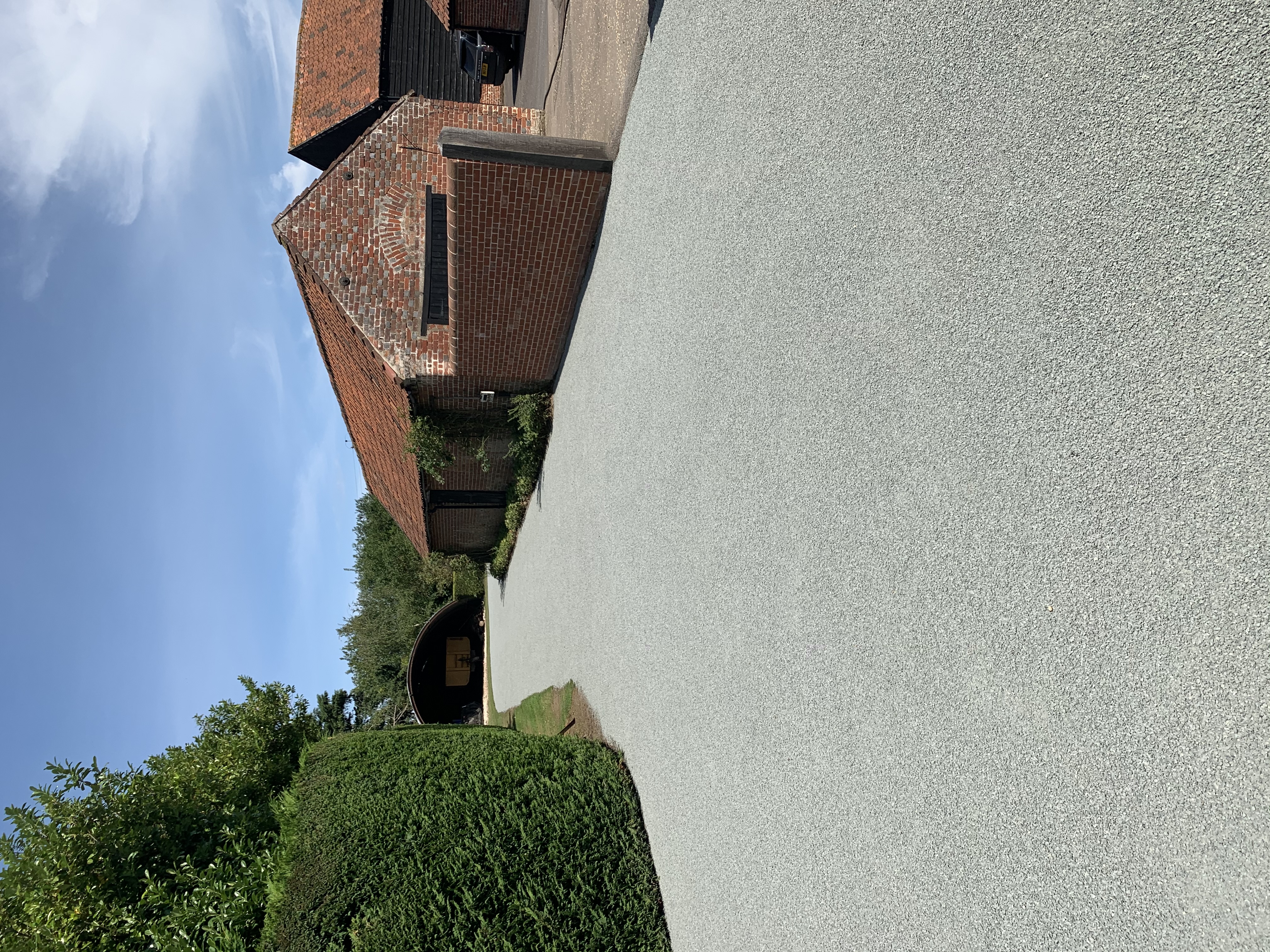 Surface dressing with granite chippings